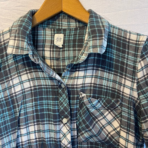 Gap Women’s Blue & Gray Plaid Flannel Shirt - Picture 2 of 5